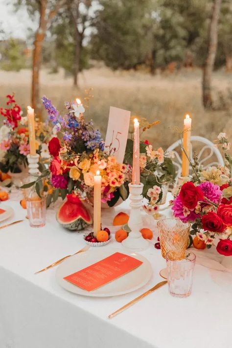 Bright Wedding Flowers, Flowers Candles, Boda Mexicana, Bright Wedding, June Wedding, Orange Wedding, Retro Wedding, Wedding Table Decorations, Wildflower Wedding