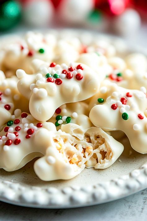 This White Chocolate Ting-a-Lings Recipe Is the Holiday Treat You Didn’t Know You Needed! - Tasty Cooking Aroma Christmas Snacks Savory, Quick Holiday Treats, White Chocolate Chex Mix, Chocolate Haystacks, Healthy Christmas Snacks, Christmas Crunch, Christmas Candy Homemade, Easy Holiday Treats, White Chocolate Recipes