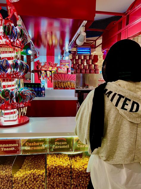 Candy Store Photoshoot, Aesthetic Candy, Candy World, Popcorn Candy, Pic Aesthetic, Candy Popcorn, Concession Stand, Store Photos, Photography Instagram