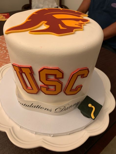 Usc Graduation Party Ideas, Usc Graduation Party, Usc Graduation, Usc College, College Vision Board, California Baby, Phd Graduation, Future School, College Aesthetic