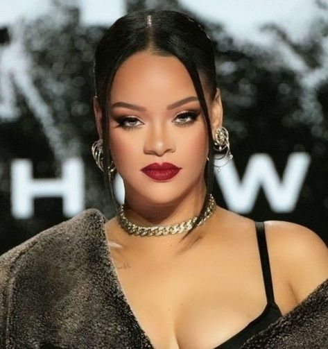 kpMina3 (@Kpmeenadausa) on X Fenty Makeup Aesthetic, Celebrity Crush Woman, Rihanna Aesthetic Wallpaper, Rihanna Makeup Looks, Rhianna Aesthetic, Rhianna Makeup, Beauty Aesthetic Makeup, Rihanna Icon, Rihanna Now