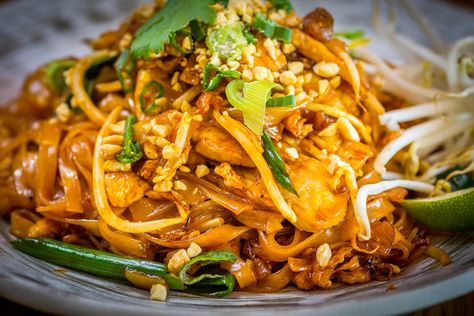 فاصوليا بيضاء, Vegetarian Pad Thai, Chicken Pad Thai, Pad Thai Sauce, Pad Thai Recipe, Diner Recept, Pak Choi, Thai Cooking, Thai Dishes