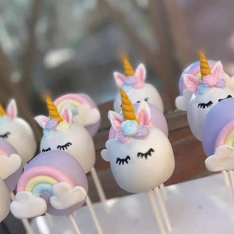 I’ll Bring the Sweets on Instagram: "Unicorn and rainbow cake pops 🦄✨  #cakepops #cakepop #cakepopsicle #cakepopsofinstagram #cakepopping #cakepopart #customcakepops #cakepopstagram #unicorncakepops #rainbowcakepops #unicornthemeparty" Unicorn Popcakes, Unicorn Themed Birthday Party Diy, Rainbow Cakepops, Cake Pops Rainbow, Unicorn And Rainbow Cake, Unicorn Cakepops, Unicorn Sweets, Rainbow Cake Pops, Unicorn Cake Pops