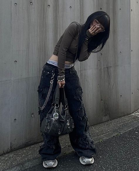 Grunge Female, Billionaire Homes, Female Outfits, Outfit Street, Jennifer's Body, Emo Outfits, Aesthetic Clothing, Grunge Goth, Female Fashion