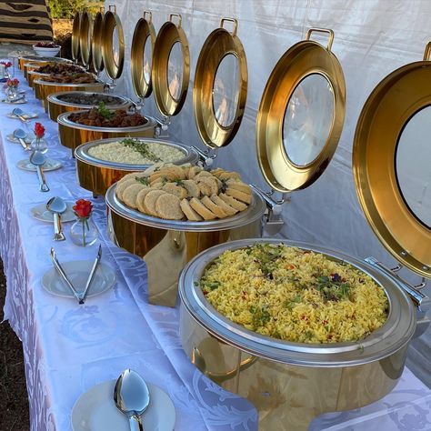 Assiette Design, Wedding Buffet Food, Buffet Set Up, Lake House Food, Catering Food Displays, Food Set Up, Boat Food Ideas, Catering Buffet, Lake House Food Ideas