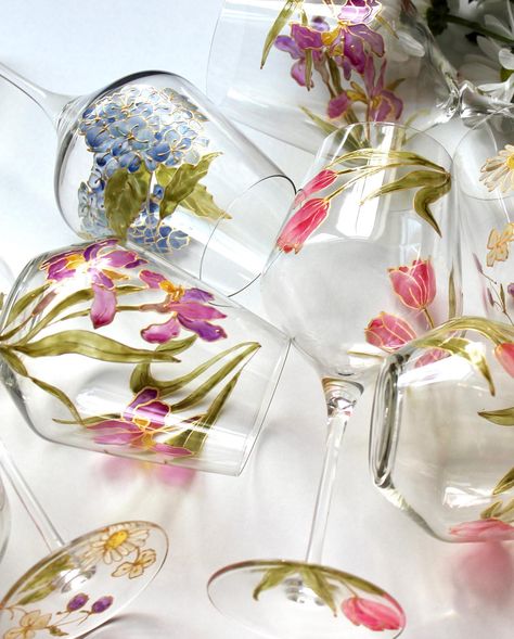 Behind the scenes on how I photograph my glassware and artwork. Nothing fancy necessary 🌱 📸 Pictured is my newest, hand painted glassware collection. This beautiful collection will debut in- person at @canavineyards Budbreak Festival on Saturday, April 27th and then in my online shop on Monday, April 29th. Just in time for Mother’s Day shopping 💕 #jennymothersheadart #glasspainting #pebeopaints #behindthescenes #flowers #artforthehome #marylandartist #frederickartist #artistmother #spri... Painted Glassware, Hand Painted Glassware, Painting Glassware, Painted Wine Glasses, Champagne Bottles, Glassware Collection, Diy Art Painting, Just In Time, Glass Painting