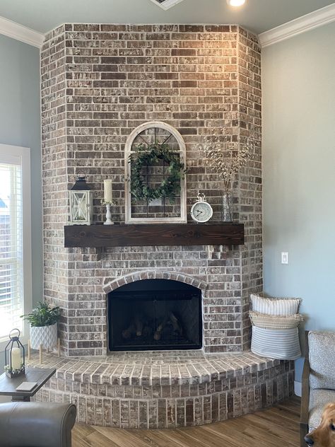 Caddy Corner Fireplace, Fireplace In Corner Of Living Room, Hacienda Fireplace, Corner Fireplace Ideas Farmhouse, Brick Corner Fireplace, Corner Brick Fireplace, Diy Corner Fireplace, Chimney Mantel, Fireplace In The Corner