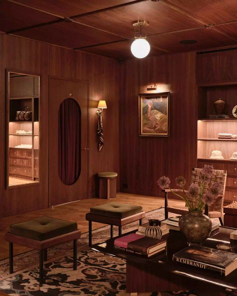 Aimé Leon Dore's NYC Flagship Store Is Clubhouse Culture Mid Century Light, Moody Interiors, Casa Vintage, Gentlemens Club, Aime Leon Dore, Design Del Prodotto, Vintage Room, City Design, 인테리어 디자인