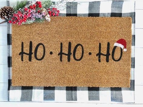 Christmas Door Mat, Door Mat Diy, Outdoor Mats, Grinch Christmas Decorations, Hunny Bunny, Christmas Doormat, Christmas Rugs, Rug Ideas, Craft Night