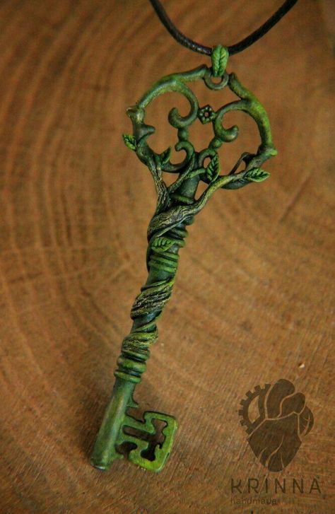 Fairy Objects, Key Design Ideas, Steampunk Nature, Accessories Steampunk, Keys Aesthetic, Key Aesthetic, Fantasy Key, Fairy Items, Elder Tree