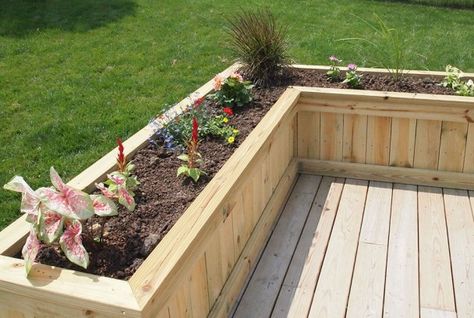 built in deck planters | Deck Planter/Flower Box - Sawdust Therapy Deck Planter Boxes, Wooden Flower Boxes, Deck Planters, Wooden Planter, Patio Planters, Pallet Garden, Decks Backyard, Diy Deck, Backyard Deck