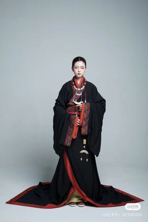 Qin Dynasty Hanfu, Imperial Aesthetic, Chinese Robes, Cloth Reference, Traditional Asian Clothing, Chinese Cosplay, Empress Of China, Qin Dynasty, Zhou Dynasty