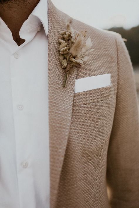 Neutral groom's suit Wedding Groomsmen Attire, Baju Kahwin, Suits Groom, Mens Wedding Attire, Groom Wedding Attire, Beige Wedding, Wedding Suits Groom, Wedding Groomsmen, Groomsmen Attire