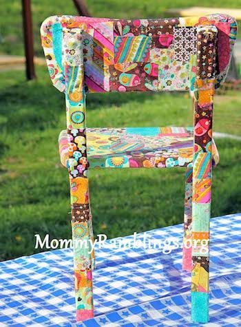 Fabric Scraps Don't throw those scraps in the garbage - patchwork a child's chair instead. Decoupage Chair, Decoupage Table, Collage Quilting, Fabric Decoupage, Mod Podge Crafts, Preschool Projects, Decoupage Diy, Decoupage Furniture, Painted Chairs