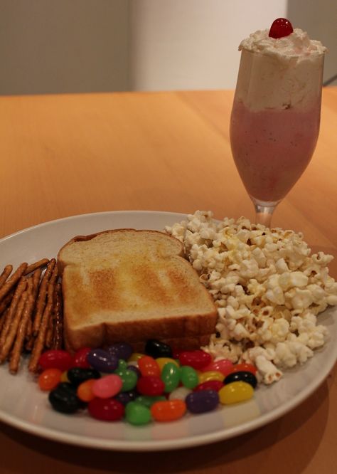 The Charlie Brown Thanksgiving Meal! Perfect! Down to the last detail- pretzel sticks instead of regular twists, and the pink drink on the side!!! SO CUTE Charlie Brown Thanksgiving Dinner, Charlie Brown Party, Funny Christmas Wishes, Peanuts Thanksgiving, Charlie Brown Thanksgiving, Thanksgiving Drinks, Pretzel Sticks, Thanksgiving Meal, Charlie Brown Christmas