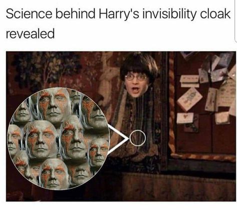 Avengers Humor, Glume Harry Potter, Invisibility Cloak, Memes In Real Life, Meme Comics, Funny Marvel Memes, Fandom Crossover, Marvel Avengers Funny, Dc Memes