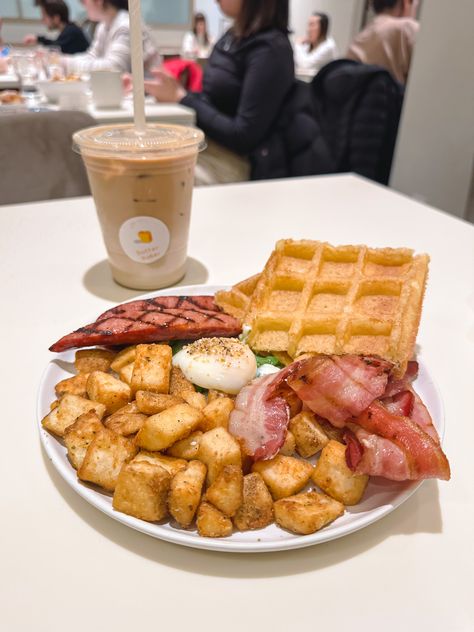 The Best Waffles, Grilled Cheese Waffles, Best Waffles, Chocolate Dipping Sauce, Ice Cream Menu, Waffle Machine, Egg Waffle, Savory Waffles, Gluten Free Waffles