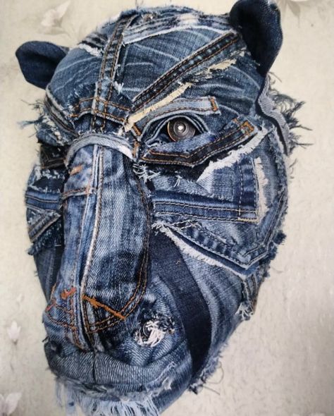 Denim Sculpture, Mystical Fashion, Denim Crafts Diy, Diy Display, Denim Art, Textile Sculpture, Animal Sewing Patterns, Hi Fashion, Denim Suit