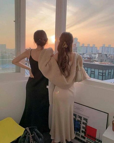 Best Friend Ulzzang, Two Girls Best Friends Aesthetic, Korean Girl Best Friends, Two Korean Best Friends, Ulzzang Best Friends, Best Friend Aesthetic Pictures, Two Besties Aesthetic, 2 Friends Aesthetic, Girl Best Friends Aesthetic