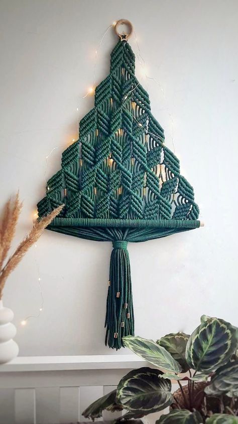 Macrame Christmas Tree - Add a touch of boho elegance to your holiday decor with our stunning Macrame Christmas Tree. This meticulously handcrafted piece combines the art of macrame with the festive spirit of Christmas, making it a unique and stylish addition to your home. 🎄 Sizes Available:  Medium: - Pattern Size: Approximately 30x30cm (11.8x11.8 inches) - Tail Length: About 25cm (9.8 inches) - Ornament size from tom to bottom is about 55mm (about 22 inches) Big: -Pattern Size: Approximately Christmas Tree With Macrame, Macrame Christmas Tree Pattern, Macrame Xmas Tree, Christmas Tree Macrame, Christmas Tree Farmhouse, Macrame Christmas Ornaments, Gnome Tree, Christmas Macrame, Macrame Crafts