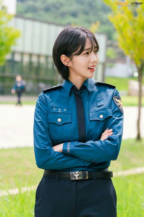 #ChaeSooBin #SooBin #Actress Chae Soo Bin, Cop Outfit, Chae Soobin, Military Cut, Human Pictures, People's Liberation Army, Business Professional Outfits, Asian Short Hair, Women's Uniforms