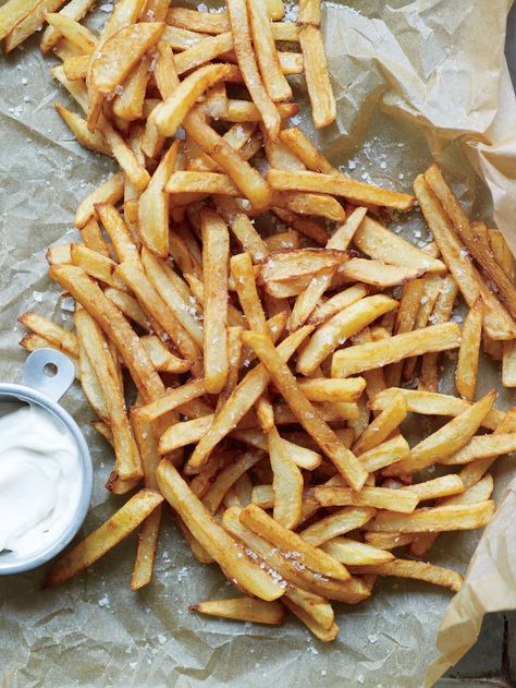 These baked potato sticks are a great substitute when you want the flavor of fries without the deep-fry effect on your health. Summer Side Dishes, Think Food, Buffalo Wings, Side Recipes, Cut Up, Spaghetti Squash, Cookie Sheet, Finger Food, French Fries