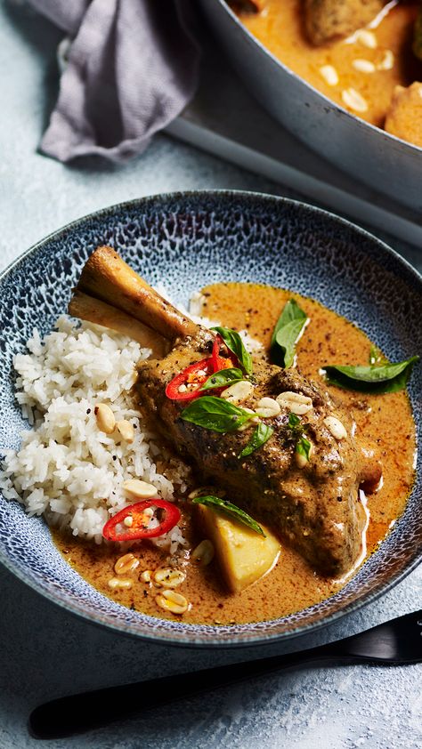 Lamb Meals Dinners, Lamb Shank Curry, Massaman Curry Recipe, Lamb Curry Recipes, Slow Cooked Lamb Shanks, Lamb Shank Recipe, Lamb Dinner, Lamb Shank, Lamb Recipe