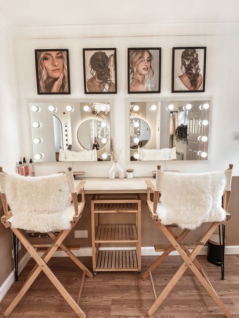 Boho, natural makeup station with a pop of black Makeup Area In Salon, In Home Makeup Studio, Beauty Station Ideas, Boho Salon Inspiration, Makeup Home Studio, Make Up Artist Station, Makeup Artist Vanity Ideas, Get Ready Room Ideas Small Spaces, Salon Makeup