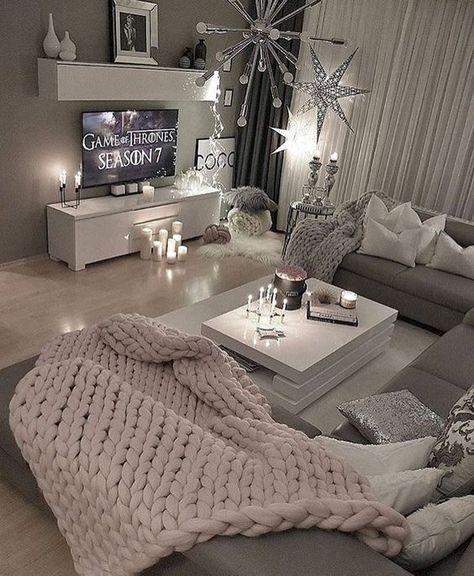 This living room is amazing! Tv Mounted, Apartment Decoration, Dekorasi Kamar Tidur, Room Goals, Living Room Decor Cozy, Living Room Decor Apartment, Apartment Living Room, Cozy Living Rooms, Design Living