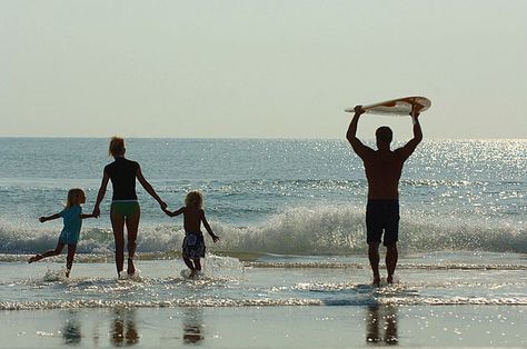 Surfing family Surfer Kids, Ohana Means Family, Surf Lesson, Future Mom, Future Lifestyle, Dream Lifestyle, Family Goals, Surfs Up, Future Life