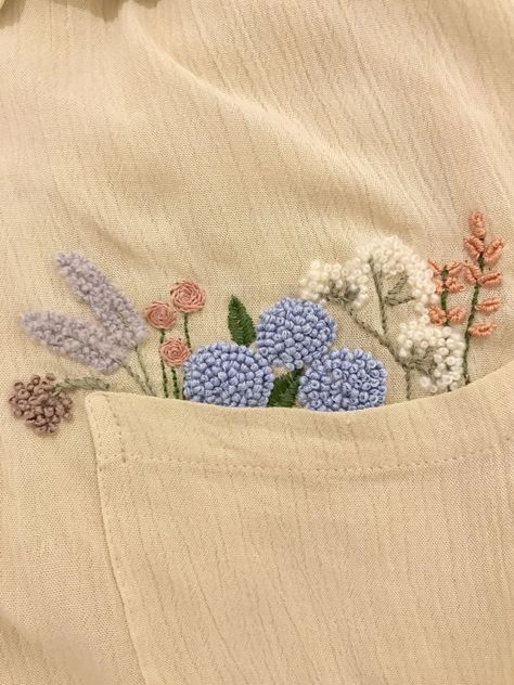 Embroidery Flowers On Shirts, Flower Embroidery Tshirt, Tshirt Hand Embroidery, Hand Embroidery Tshirt, Shirt Hand Embroidery, Clothes Embroidery Diy, Simple Hand Embroidery Patterns, Pocket Embroidery, Embroidery Tshirt