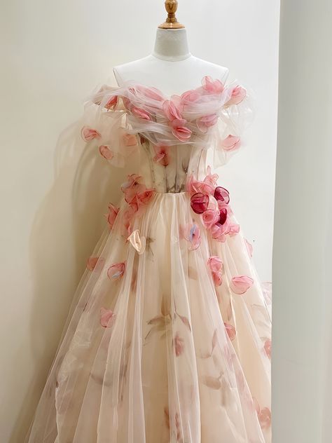 Be the fairy princess of your dreams in this Flower Dance Wedding Dress, designed with beautiful floral details to make the night magical. Feel like you’re floating on air as you move and twirl in this midi dress - the perfect piece to bring your wedding dreams to life!🌸🌷 Can be customized to fit your body size, making time will be 3 working weeks before shipment, please plan your time before purchasing 💗 Size Guide: XS: bust: 77cm, waist: 63cm S: bust: 83cm, waist: 66cm M: bust: 86cm, waist: Light Pink Floral Bridesmaid Dresses, Pink Wedding Dress Aesthetic, Flower Wedding Dress Floral Gown, White And Pink Wedding Dress, Garden Of Time Dress, Dance Wedding Dress, Flowery Wedding Dress, Flower Wedding Dresses, Wedding Dress Flowers