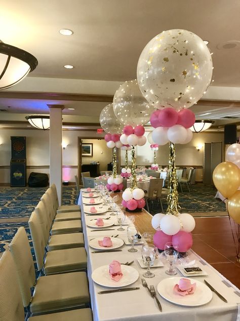 Jumbo Balloon Centerpieces! Pink and Gold Party Ideas! Centerpiece ideas! Sweet 16 party ideas! Diy Party Table Decorations, Ideas For Birthday Party, Sweet 16 Centerpieces, Sweet 16 Party Decorations, Birthday Party Table Decorations, 16th Birthday Decorations, Diy Centerpiece, Table Centerpieces Diy, Anniversaire Diy