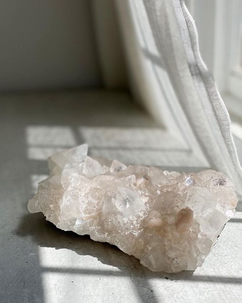 Crystal Manifestation Aesthetic, Harper Wilde, Spiritual Silver Mineral Crystal, Handmade Spiritual Quartz Crystals, Luxury Spiritual Mineral Crystal, Love Magic, Mystic Quartz, Royalty Aesthetic, White Pictures