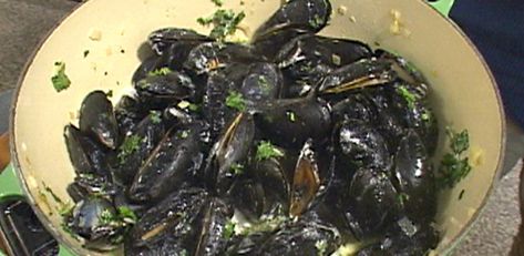 Classic French Mussels by George Duran French Mussels Recipe, French Mussels, Squash Croquettes, Curry Mussels, Top Dinner Recipes, French Dinner, Steamed Mussels, Mussels Recipe, Shell Fish