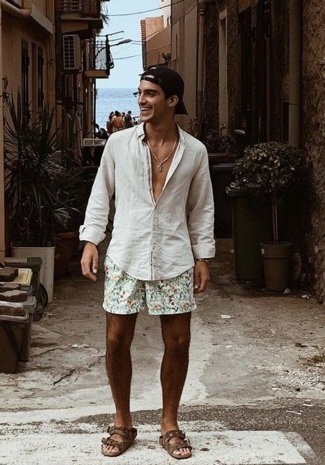 Men Birkenstock Outfit, Mens Italian Fashion, Transformation Fashion, Santorini Outfit, Tulum Outfits, Vacation Outfits Men, Mens Beach Style, Club Attire, Island Outfit