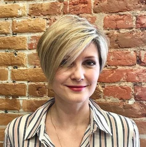 Long Layered pixie haircuts Long Pixie Bob, Modern Bob Haircut, Layered Pixie Haircuts, Shoulder Haircut, Long Hair Highlights, Flattering Haircuts, Bob Haircut For Round Face, Pixie Bob Hairstyles, Bob Haircut Ideas