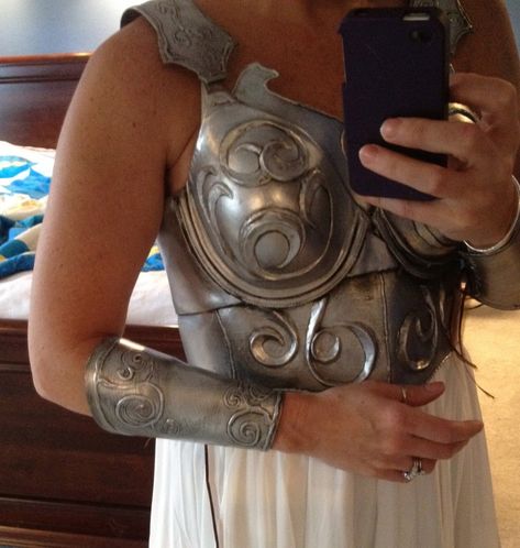 Using a Bra to Make a Breastplate « Adafruit Industries – Makers, hackers, artists, designers and engineers! Breastplate Armor Woman, Cosplay Breastplate Diy, Diy Gladiator Costume, Diy Breastplate, Shera Costume, Gladiator Cosplay, Valkyrie Armor, Gladiator Outfit, Xena Costume