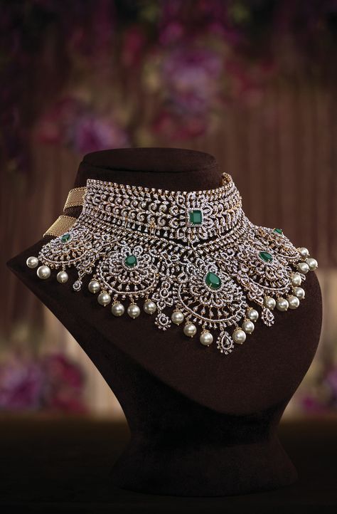 Heavy Diamond Necklace, Diamond Haram, Heavy Jewellery, Facebook Ideas, Nose Ring Jewelry, Wedding Jewelry Sets Bridal Jewellery, Sabyasachi Bride, Temple Jewelry Necklace, Bridal Necklace Designs