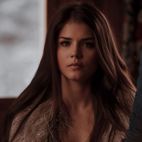 Marie Avgeropoulos Photoshoot, Marie Avgeropoulos Aesthetic, Marie Avgeropoulos Icon, Supernatural Visuals, Maria Avgeropoulos, Argent Teen Wolf, Rachel Keller, Detective Outfit, Supernatural Aesthetic