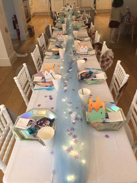 Elsa Table Decorations, Frozen Birthday Party Table Set Up, Frozen Table Decorations, Frozen Party Table, Frozen Table, Elsa Party, Elsa Birthday Party, Frozen Crafts, Frozen Theme Cake