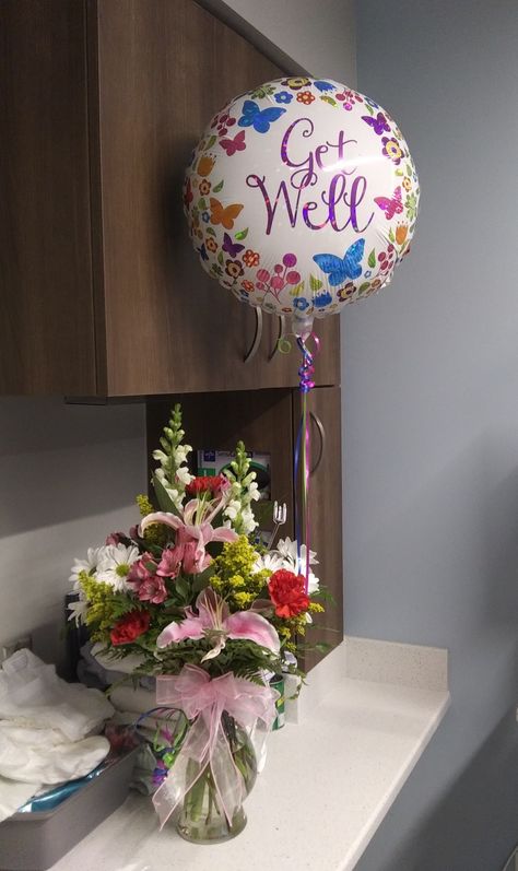 Get Well Soon Bouquet Flowers, Get Well Soon Flowers Snapchat, Get Well Soon Flowers Hospital, Flowers In Hospital Room, Get Well Soon Aesthetic, Flowers In Hospital, Hospital Pic, Injury Makeup, Hospital Flowers