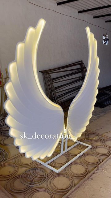 SK DECORATION HUB 💫 on Instagram: "Selfish point My WhatsApp number 9911283225 #WeddingDecor #WeddingDecorations #WeddingInspiration #WeddingDesign #EventDecor #WeddingDetails #WeddingStyle #WeddingSetup #WeddingFlowers #Tablescapes #WeddingCenterpieces #WeddingBackdrops #WeddingThemes #WeddingVenue #WeddingArch #WeddingPlanning #WeddingIdeas #OutdoorWedding #IndoorWedding #RusticWedding Ek" Selfie Stand, Hello Kitty Birthday Party, Barbie Box, Entrance Gates Design, Happy Birthday Template, Event Stage, Fancy Lights, Hello Kitty Birthday, Wedding Set Up