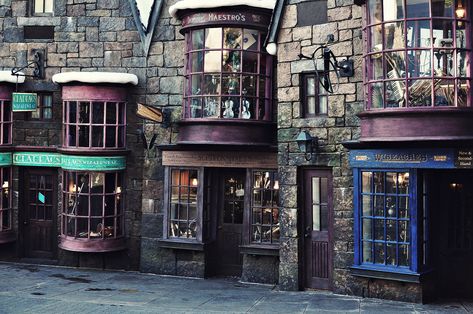 Harry Potter Interior Design, Harry Potter Pop Up, Harry Potter Park, Harry Potter Orlando, Hogsmeade Village, Book Of Secrets, Harry Potter Background, Welcome To Hogwarts, Harry Potter Style