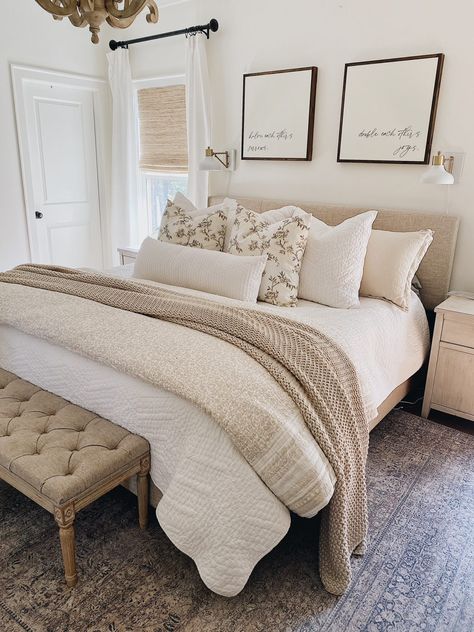 Queen Bed Decor Ideas, White And Cream Bedroom, Neutral Bedroom Decor, Interior Design Per La Casa, Beige Bedroom, Apartment Bedroom, Master Bed, Neutral Bedroom, Apartment Life