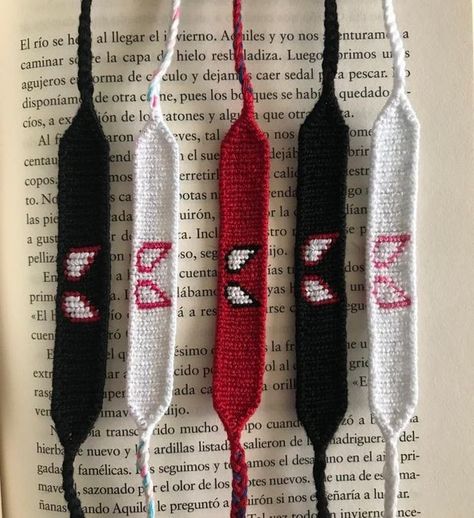 Bookmark Crochet, Diy Bracelets With String, Crochet Bracelet Pattern, String Bracelet Patterns, Diy Friendship Bracelets Tutorial, Friendship Bracelet Patterns Easy, Crochet Beaded Bracelets, Embroidery Bracelets, Friendship Bracelets Tutorial