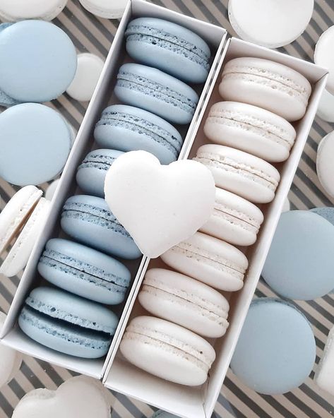 Blue Macarons, Kue Macaroon, White Desserts, Blue Desserts, Best Boyfriend Gifts, Shower Desserts, Baby Shower Desserts, Cute Baking, Blue Aesthetic Pastel