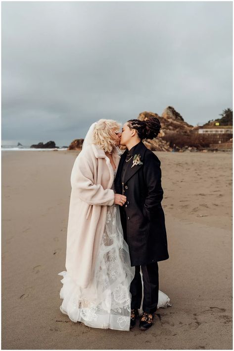 Photo On The Beach, Nature Elopement, Knight Photography, Beach Winter, Kiss Wedding, Marriage Inspiration, Queer Weddings, Romantic Wedding Photos, Wedding Kiss