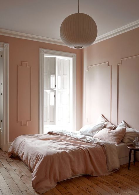 This pale pink bedroom in Brooklyn by architect Jess Thomas is heavenly! Kate Sears photo. Modern Victorian Bedroom, Modern Victorian Style, Best Bedroom Paint Colors, Monochrome Bedroom, Victorian Bedroom, Millennial Pink, Pink Bedrooms, Ideas Hogar, Bedroom Paint Colors