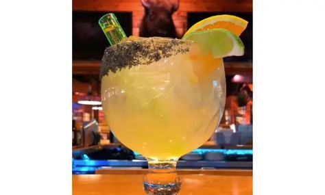 Texas Roadhouse Legendary Margarita Recipe - Drinks & Foods Texas Margarita Recipe On The Rocks, Texas Roadhouse Margarita, Texas Roadhouse Margarita Recipe, House Margarita Recipe, Texas Margarita Recipe, Texas Roadhouse Recipes, Patron Silver Tequila, Margarita Mix, Reposado Tequila